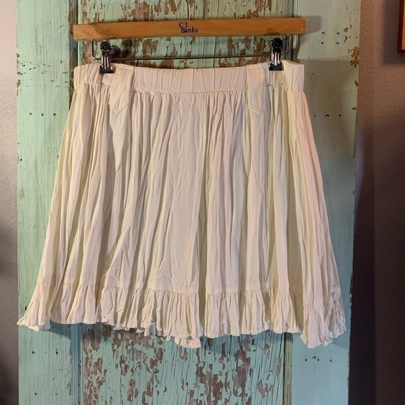Women’s Desert West white flowy mini skirt - Picture 2 of 6